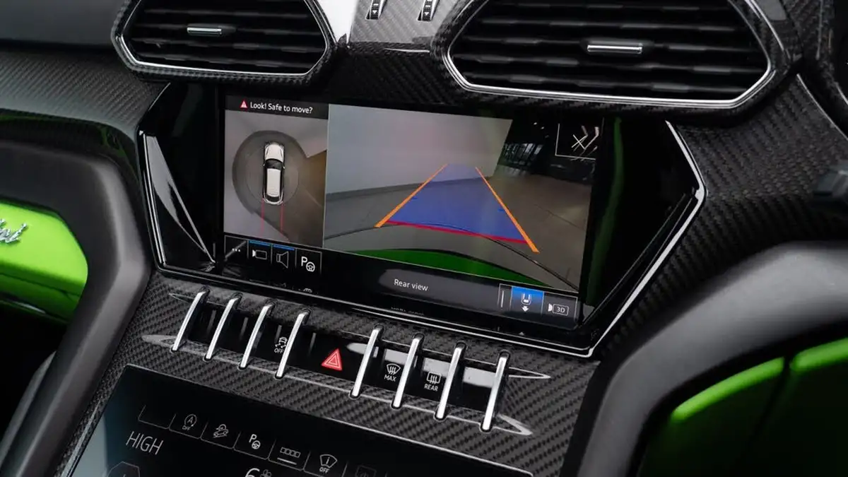 2023-lamborghini-urus-40-no-trim-big-32
