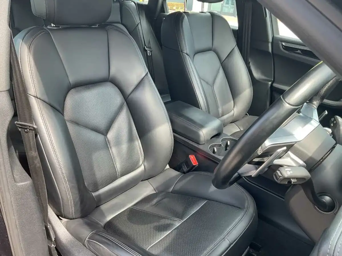 2021-porsche-macan-30-s-big-23