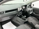 2022-renault-clio-10-tce-iconic-edition-small-16