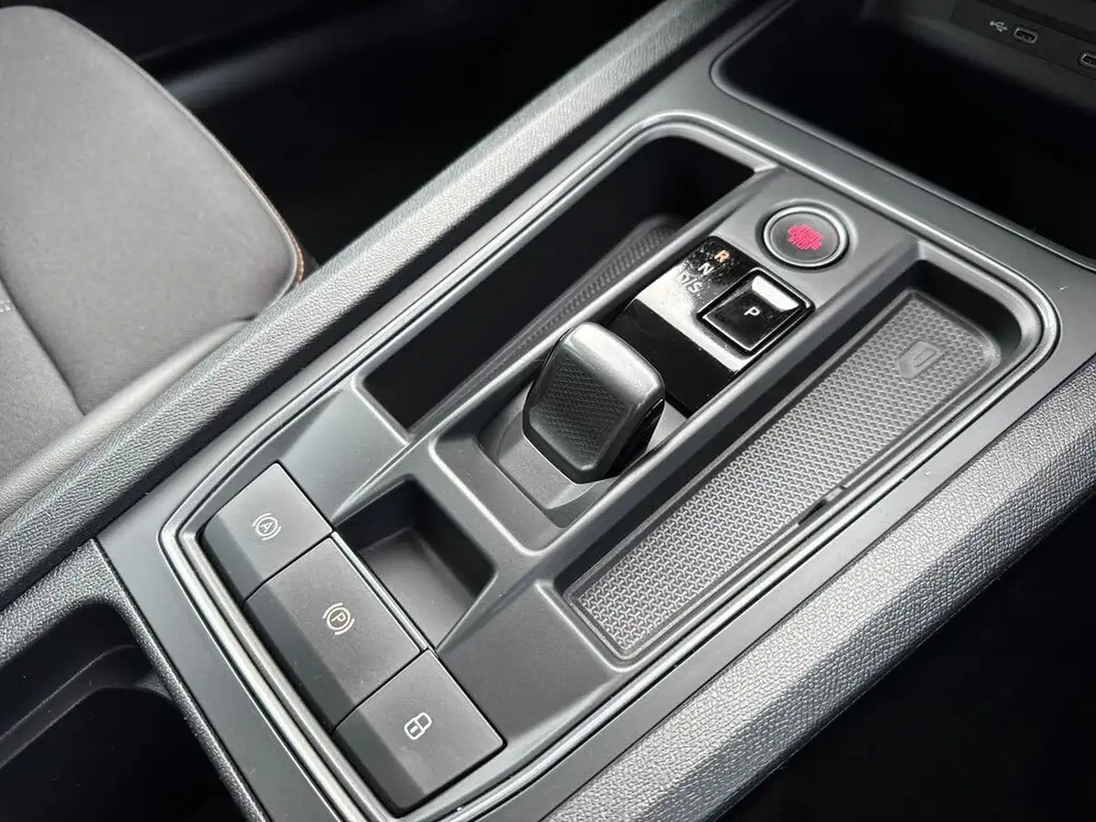 2024-cupra-formentor-14-e-hybrid-v1-big-24