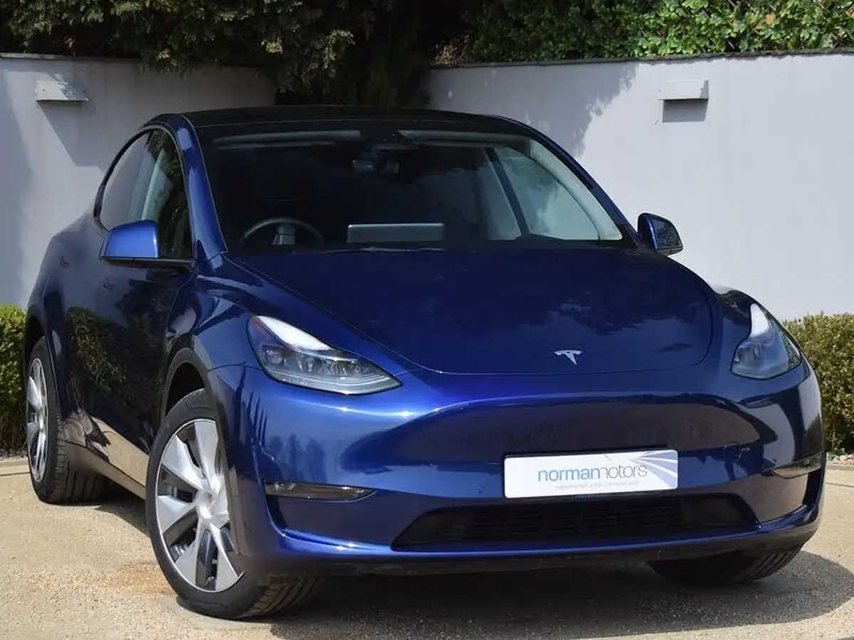 2022-tesla-model-y-e-long-range-big-6