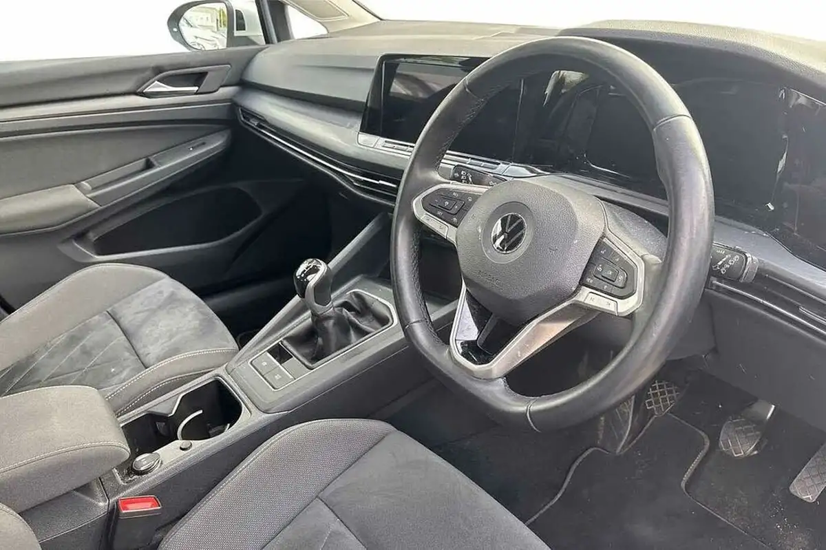 2022-volkswagen-golf-15-tsi-style-150ps-hatchback-big-5