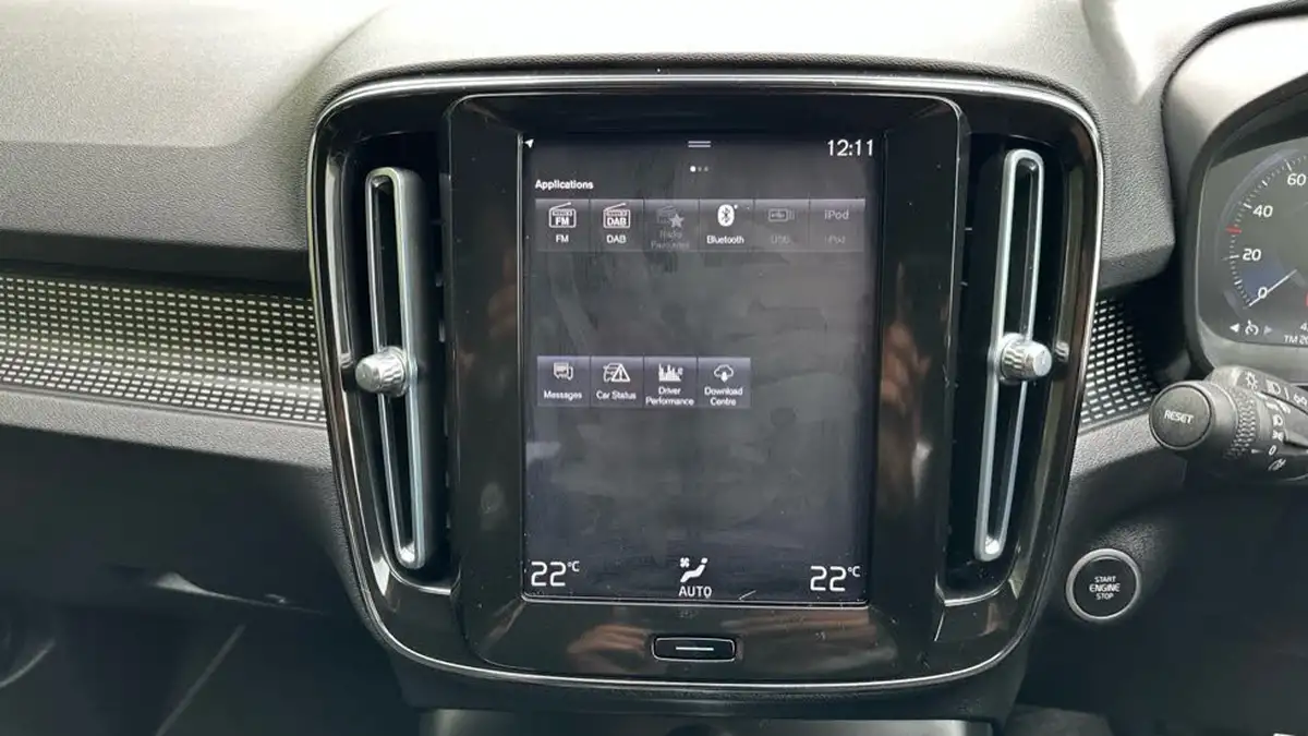 2020-volvo-xc40-15-t3-r-design-big-11