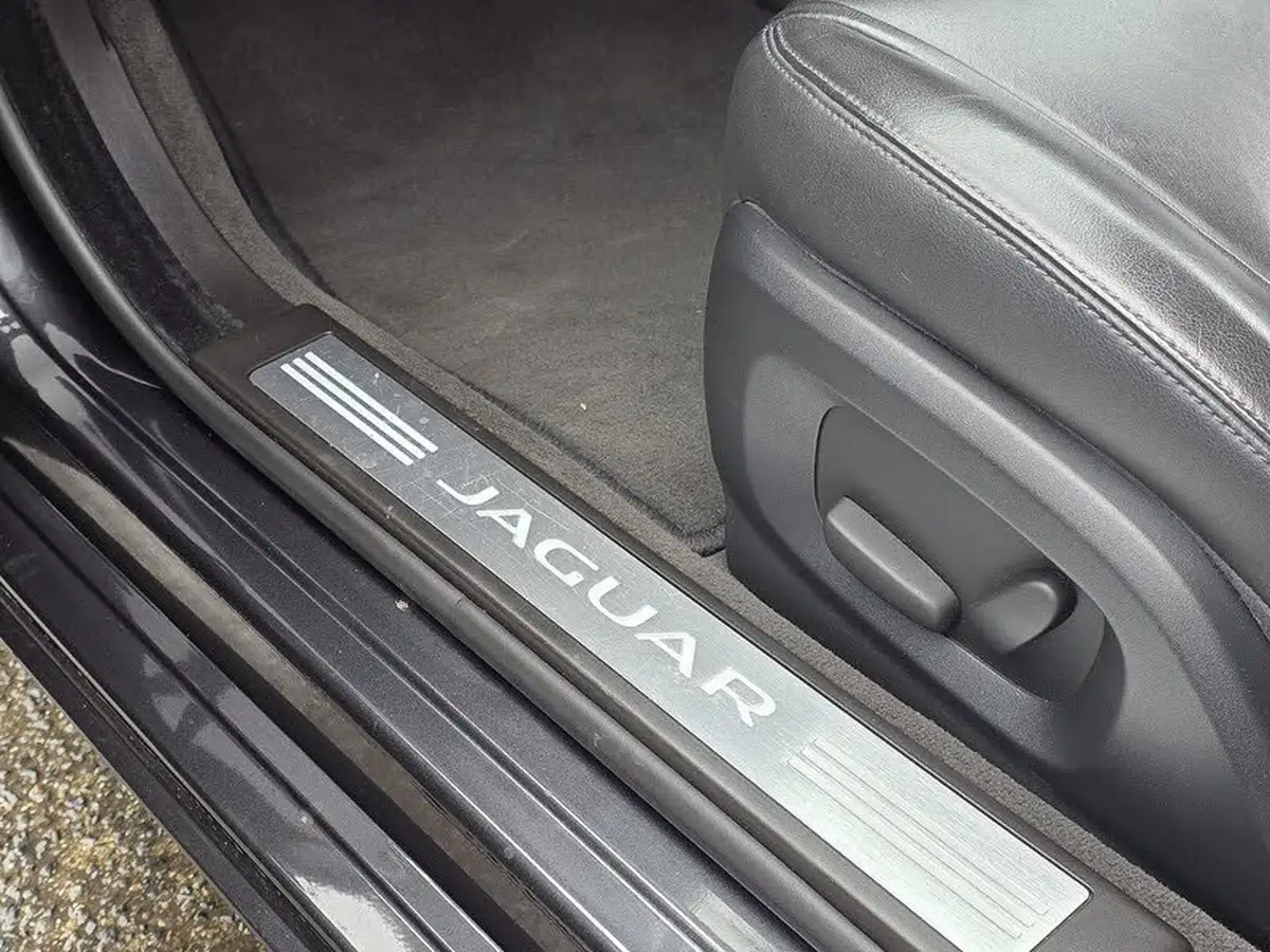 2014-jaguar-xf-22td-premium-luxury-200ps-saloon-4d-big-30
