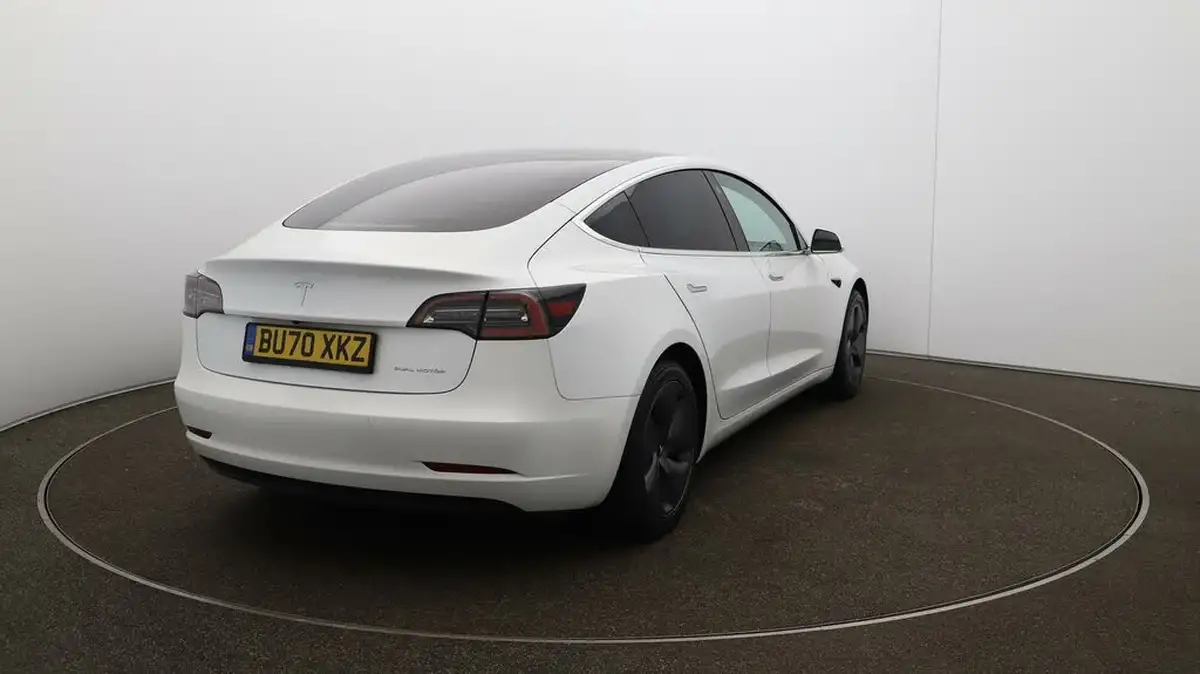 2020-tesla-model-3-e-long-range-big-45