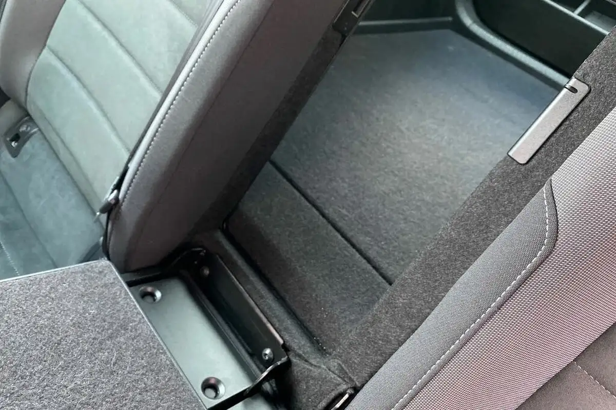 2018-volkswagen-golf-20tdi-gt-estate-5d-dsg-big-16