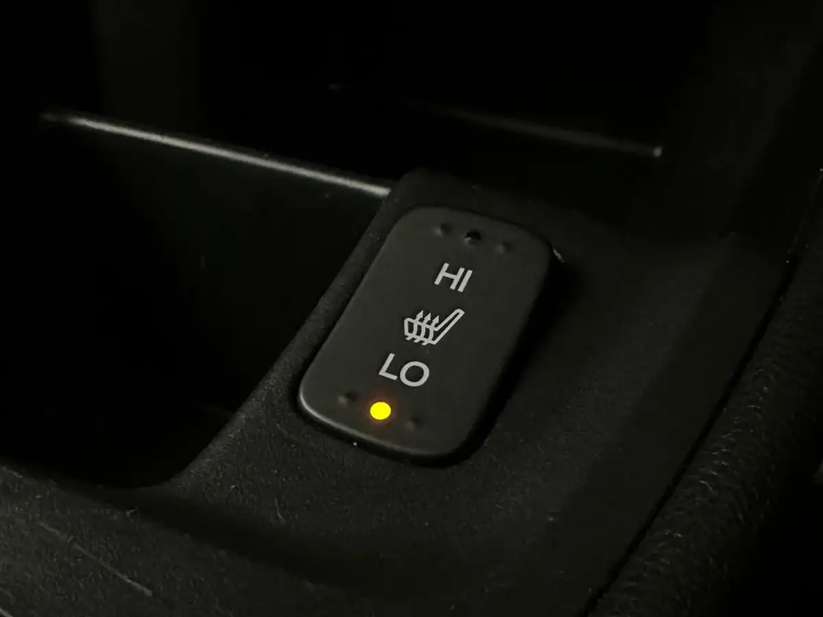 2015-honda-jazz-13-hx-big-18