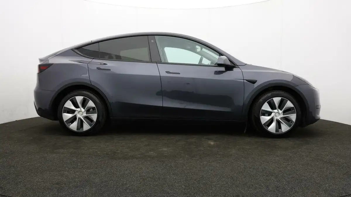 2022-tesla-model-y-e-rwd-big-33