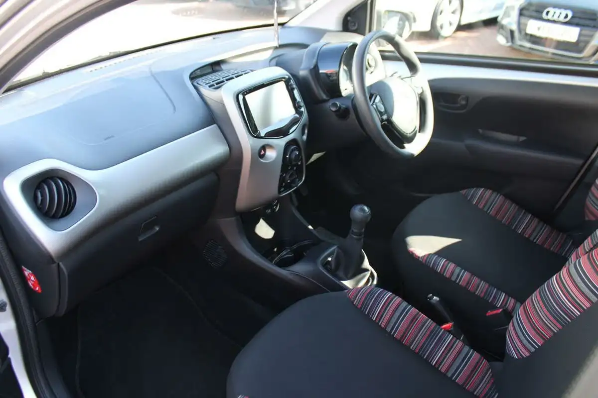 2016-citroen-c1-12-puretech-feel-81ps-5d-big-11
