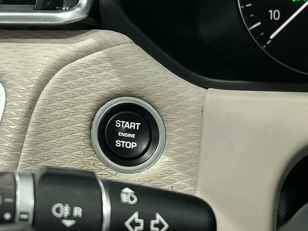 2017-land-rover-range-rover-velar-20-d240-s-big-47