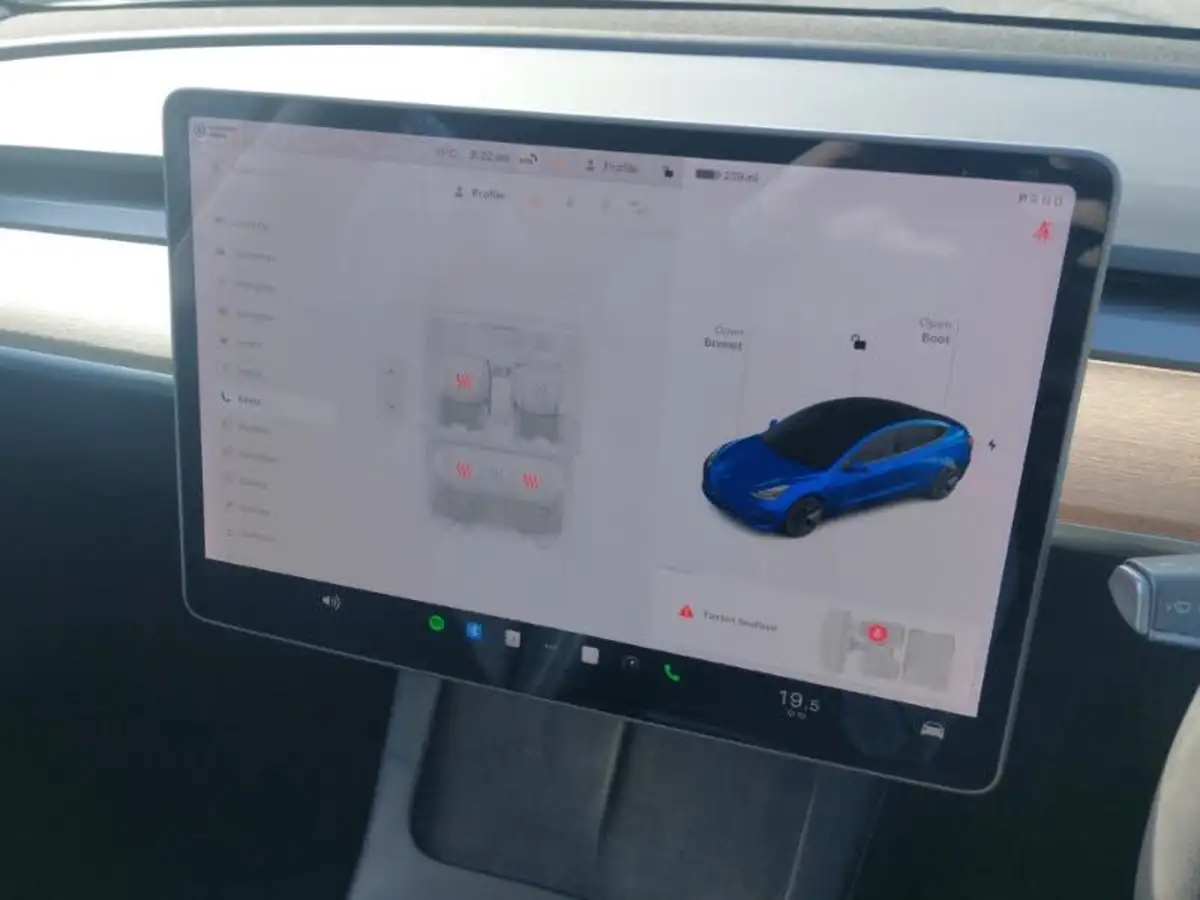 2020-tesla-model-3-e-long-range-big-14