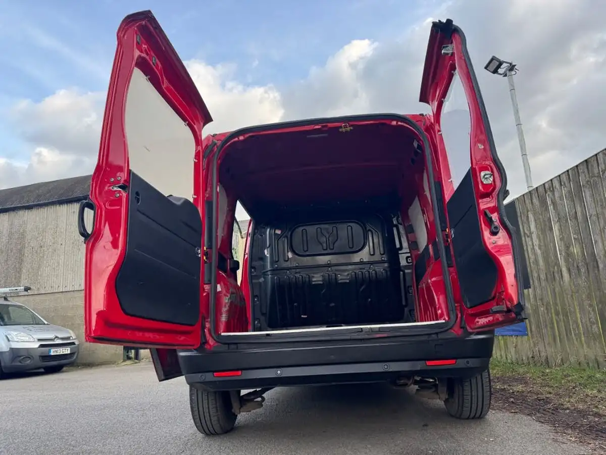 2013-fiat-doblo-cargo-13td-maxi-big-9