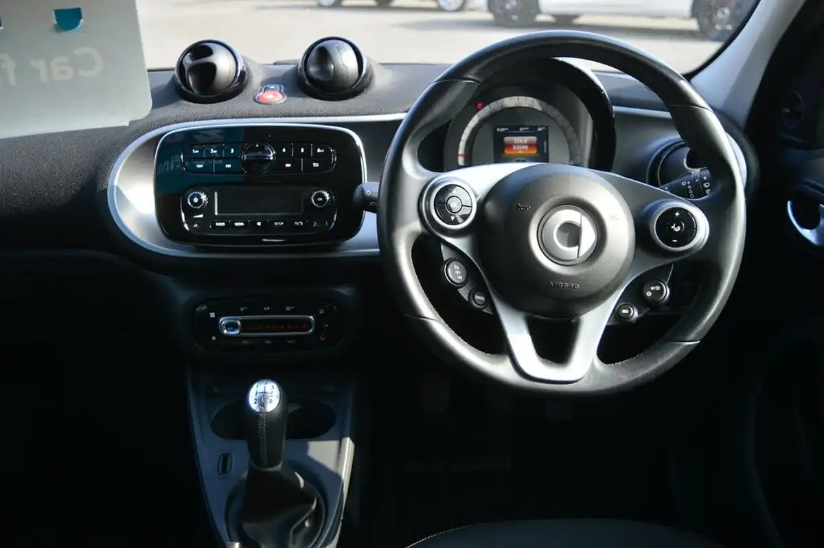 2017-smart-forfour-10-passion-70bhp-ss-big-2