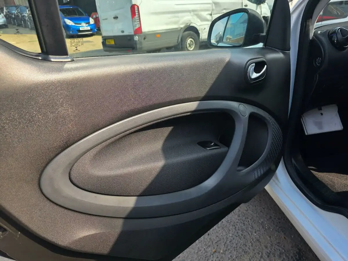 2016-smart-fortwo-10-passion-70bhp-ss-coupe-twinamic-big-18