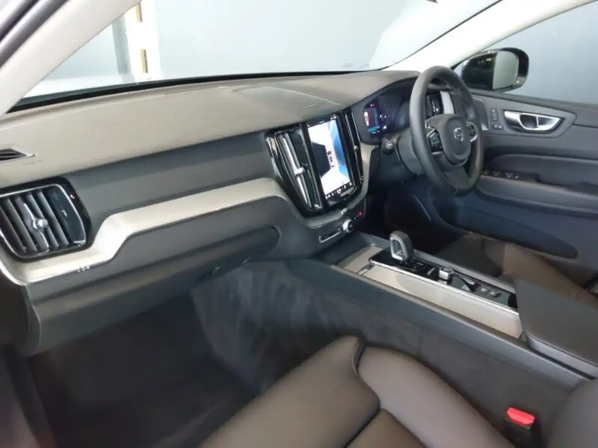 2023-volvo-xc60-20td-b4-plus-big-4