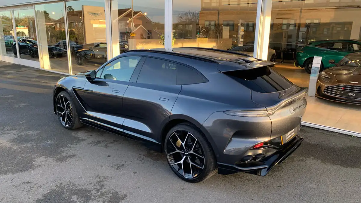 2024-aston-martin-dbx-40-v8-big-26