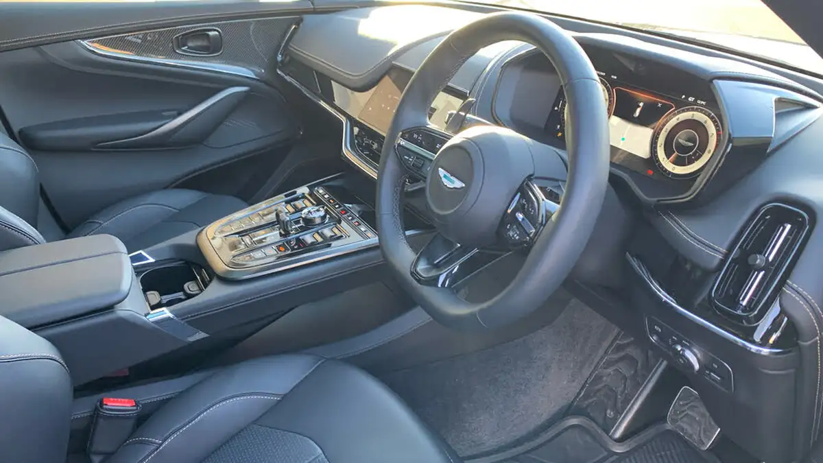 2024-aston-martin-dbx-40-v8-big-2