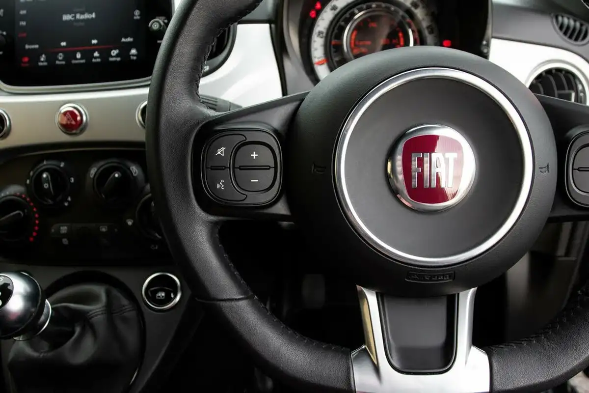 2022-fiat-500-10-hey-google-big-18