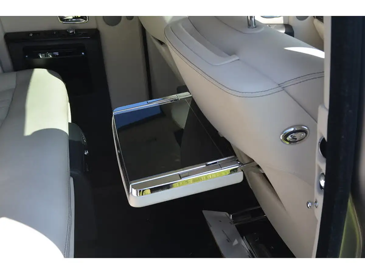 2016-rolls-royce-phantom-67-coupe-2d-big-26