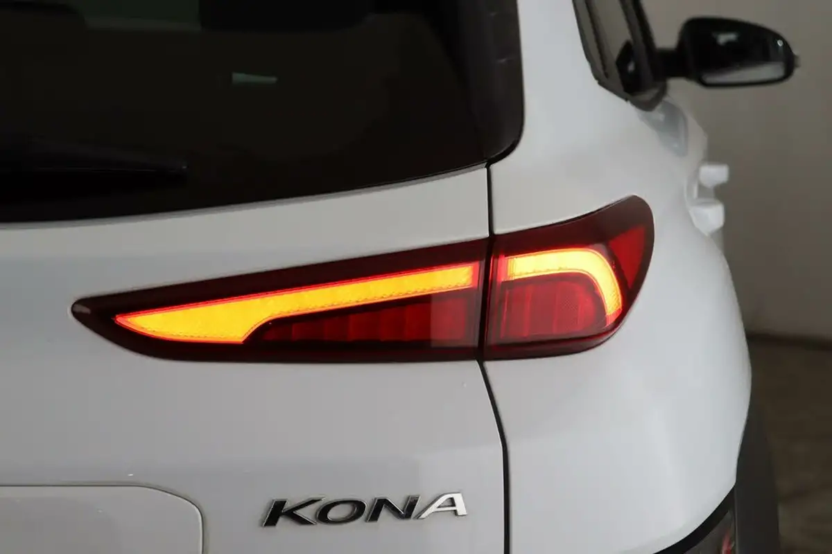 2021-hyundai-kona-10-t-gdi-premium-48-volt-mhev-big-8