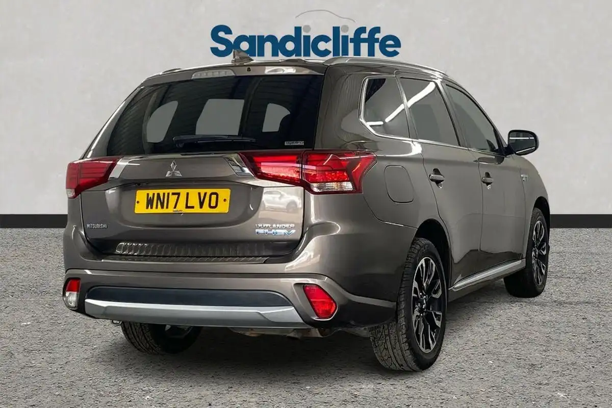 2017-mitsubishi-outlander-20-4hs-phev-5st-big-3