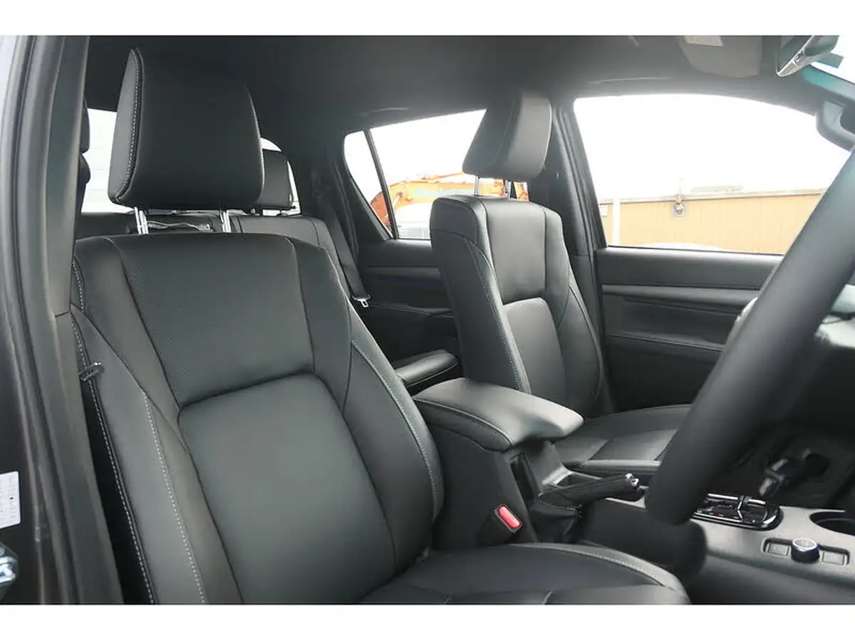 2025-isuzu-d-max-19td-v-cross-big-11