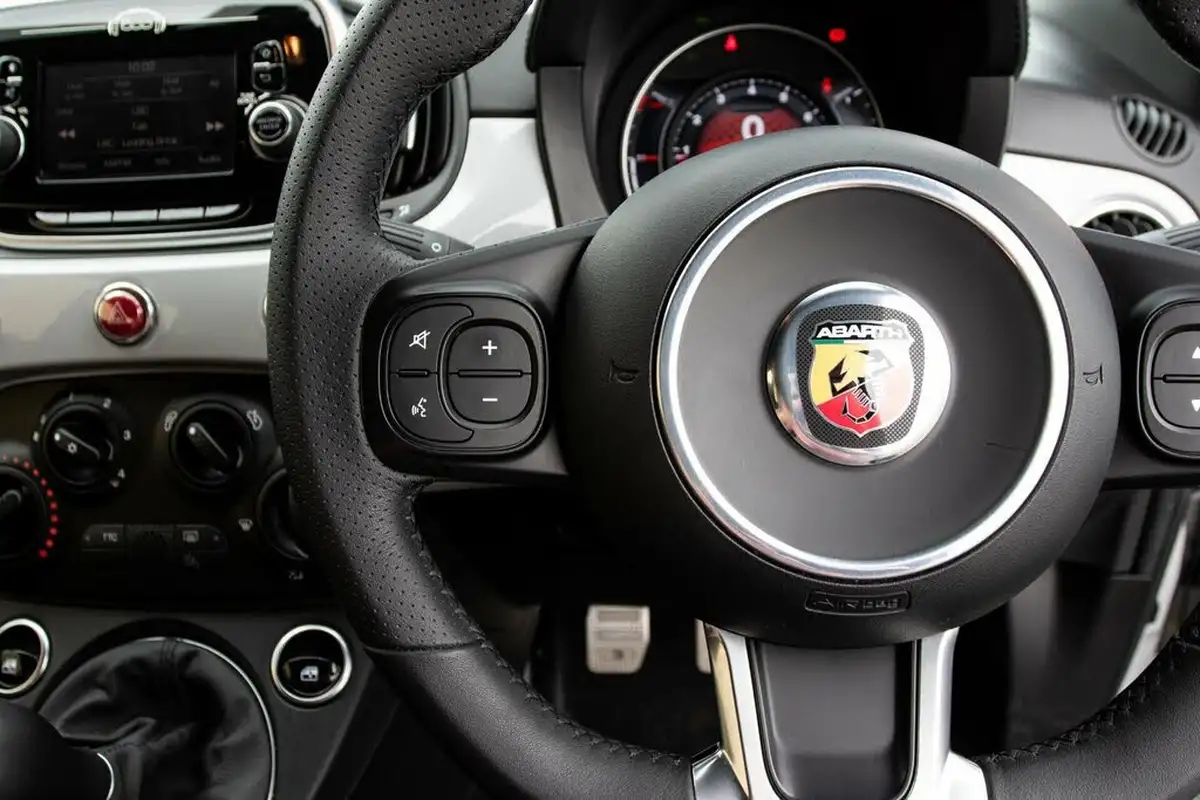 2019-abarth-595-14-tjet-big-20
