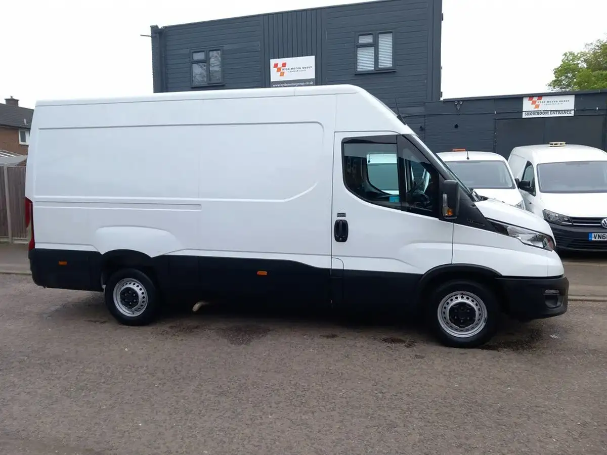 2023-iveco-daily-s-class-23td-35s14v-business-3520mm-h2-136pseu6dt-big-2