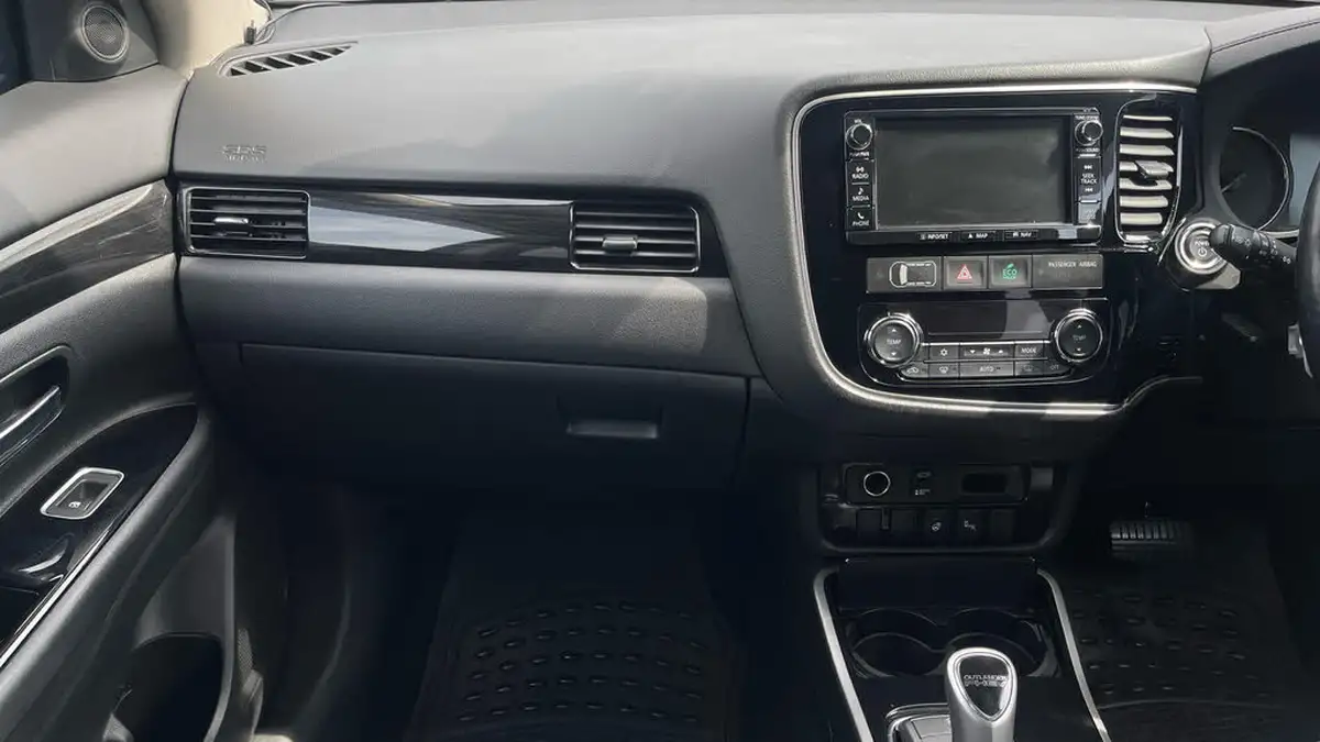 2017-mitsubishi-outlander-20-4hs-phev-5st-big-11