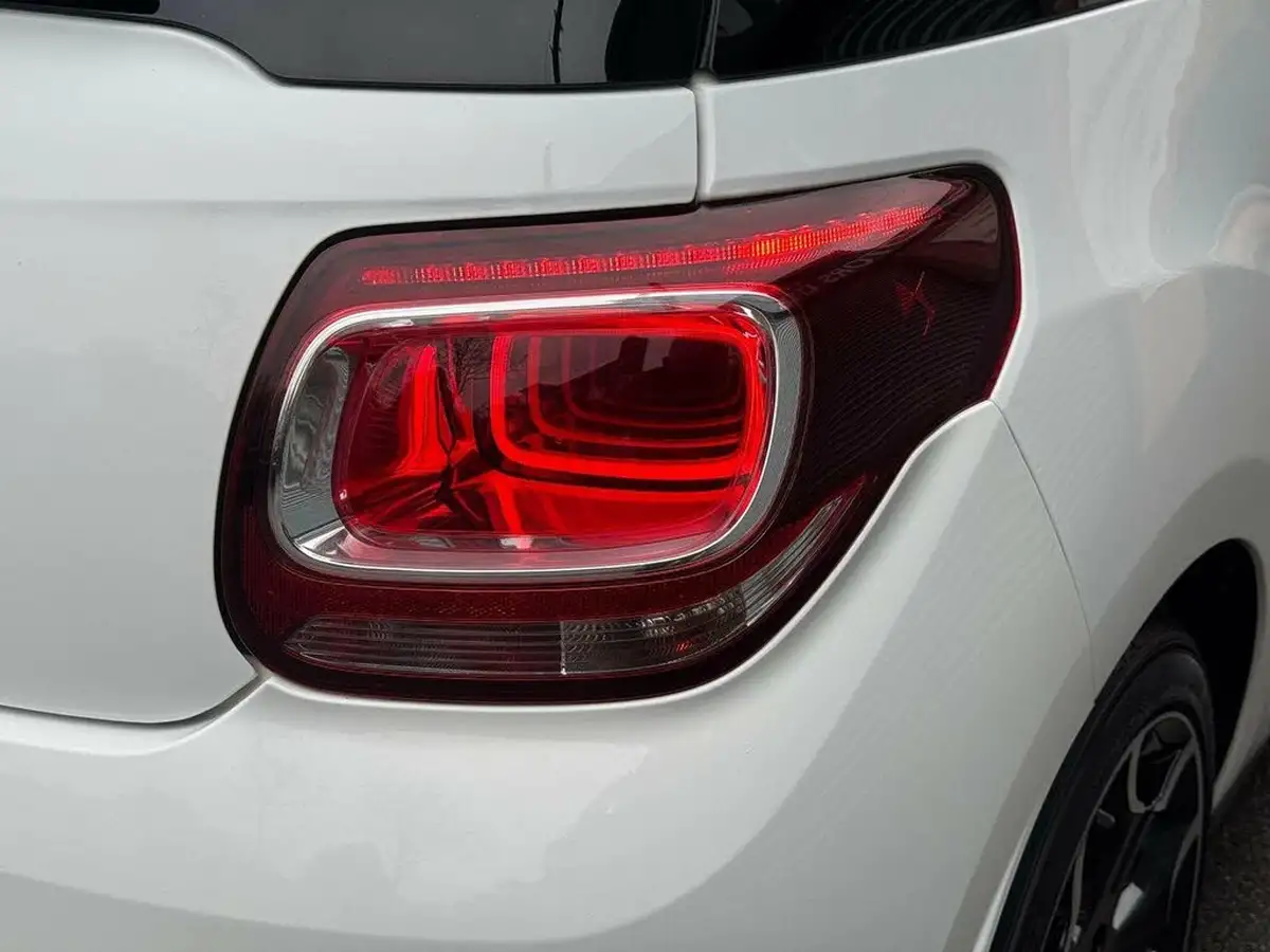 2015-citroen-ds3-12-dstyle-plus-big-37