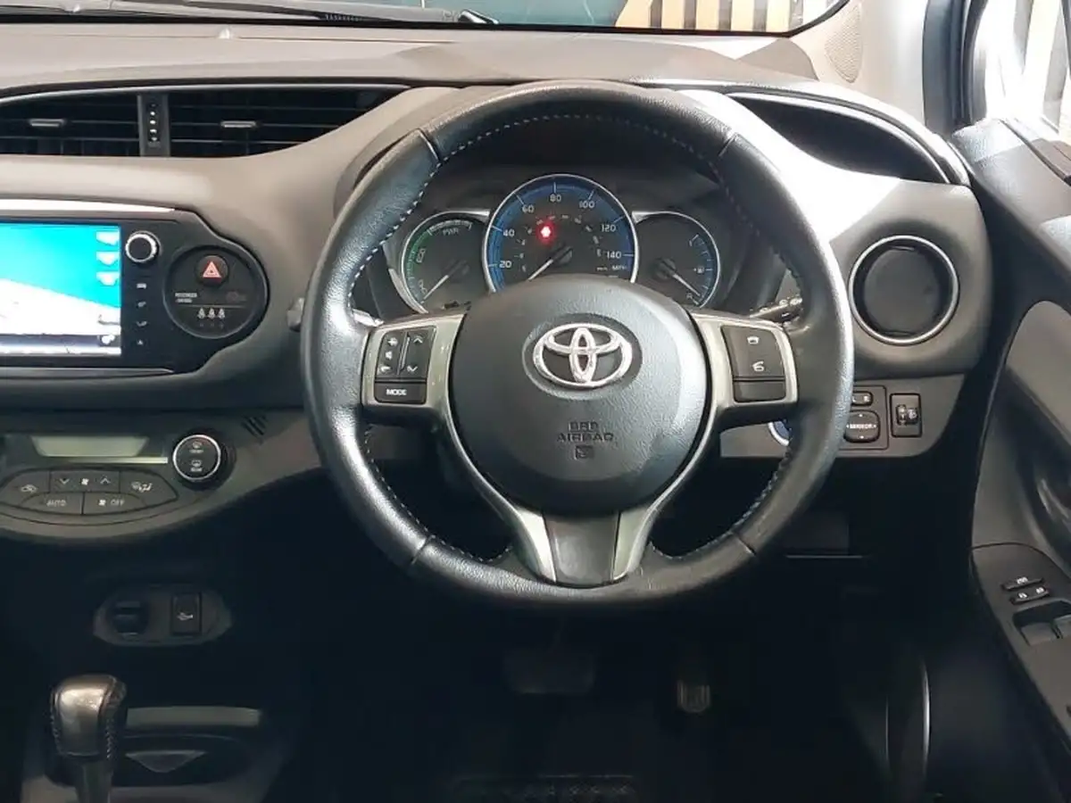 2015-toyota-yaris-15-vvt-i-sport-hybrid-big-6