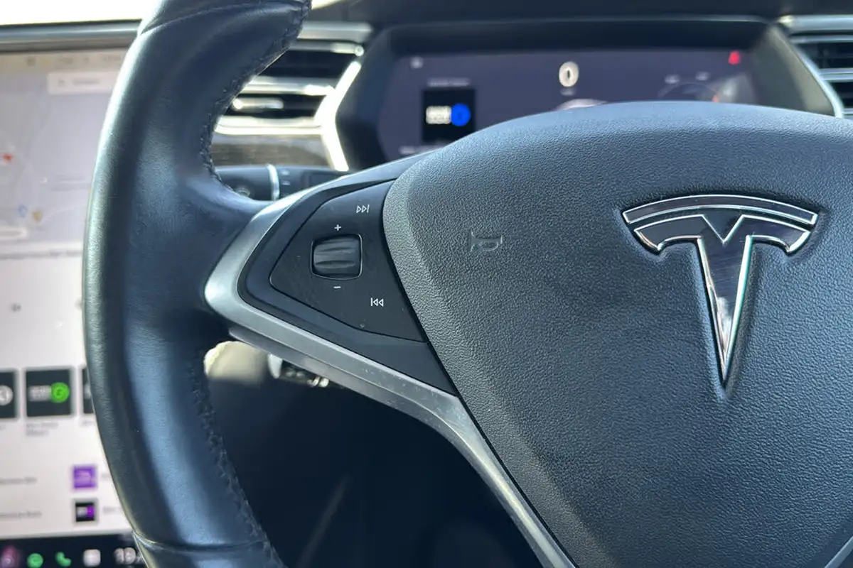2018-tesla-model-s-e-75d-big-15