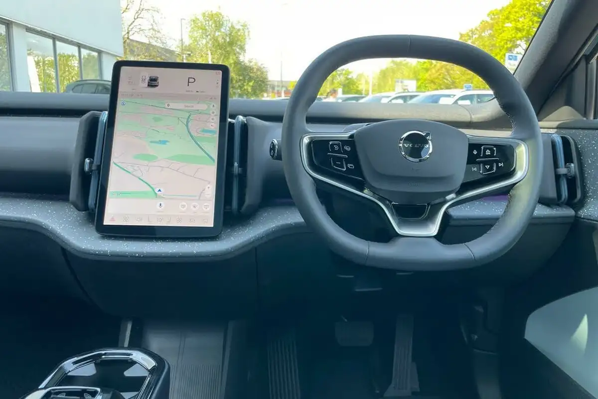 2025-volvo-ex30-e-single-motor-ultra-big-32