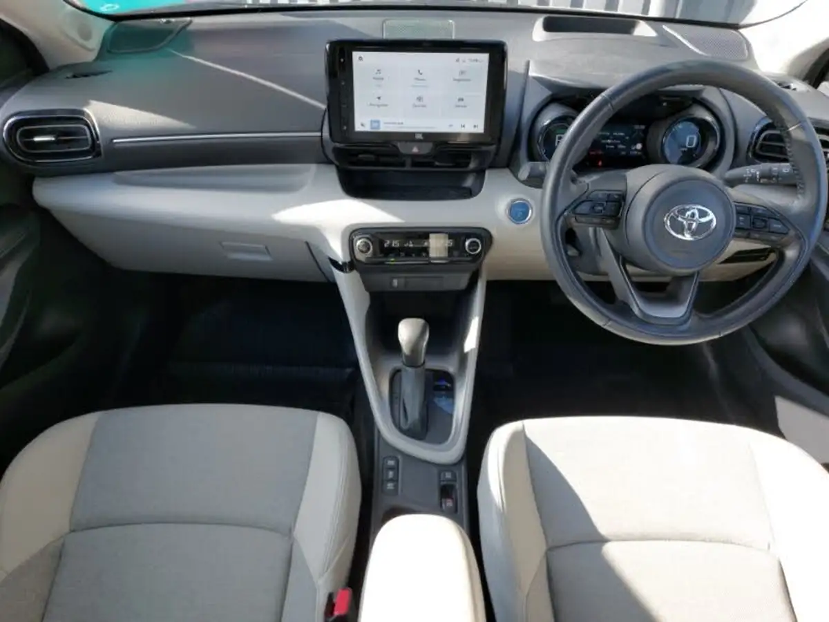 2022-toyota-yaris-15-vvt-i-excel-big-2