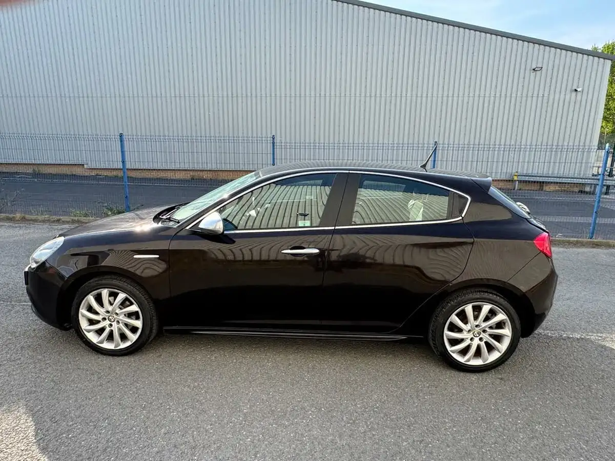 2010-alfa-romeo-giulietta-14-veloce-multiair-170bhp-big-5