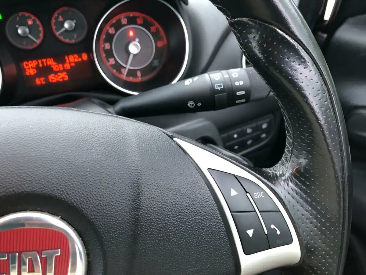 2014-fiat-punto-14-jet-black-ii-big-29