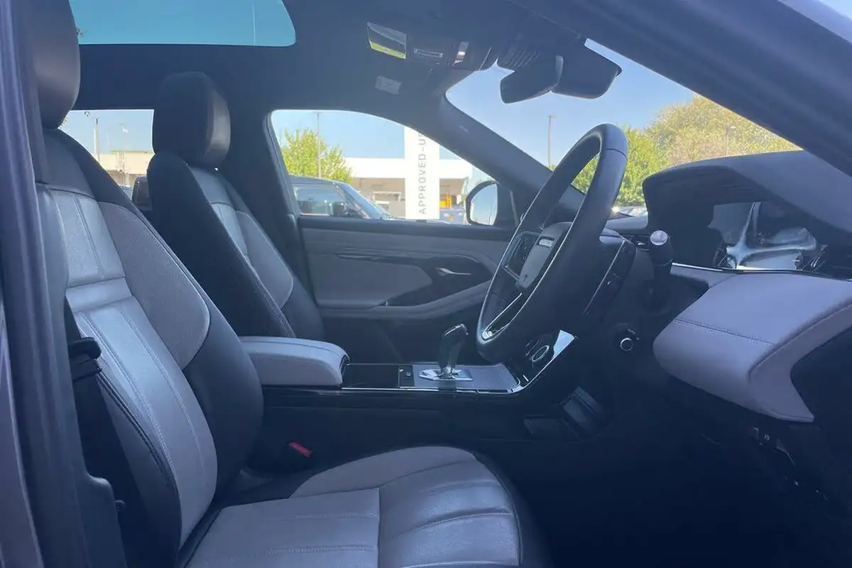 2023-land-rover-range-rover-evoque-15-p300e-r-dynamic-se-big-35