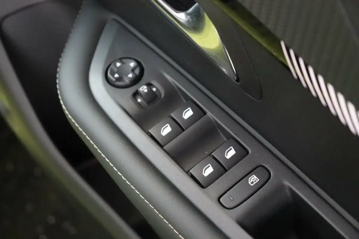 2024-peugeot-208-12-puretech-allure-big-30