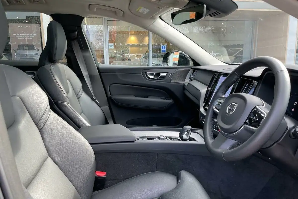 2024-volvo-xc60-20-b5-plus-big-24
