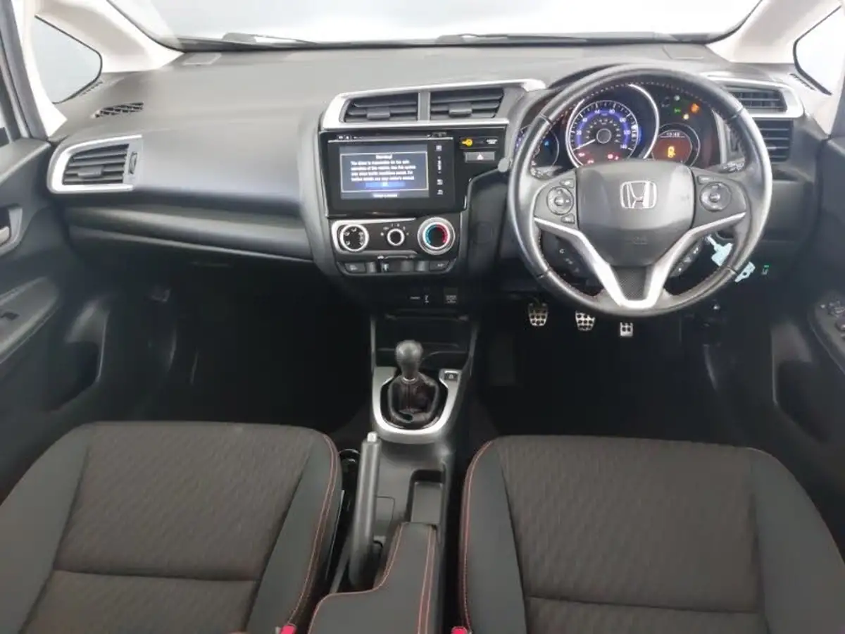 2018-honda-jazz-15-i-vtec-sport-big-2
