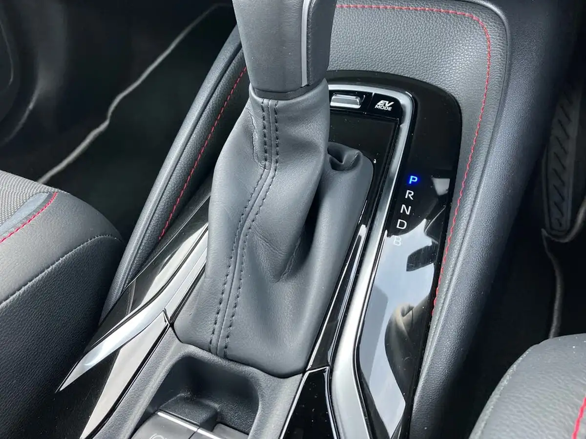 2019-toyota-corolla-18-vvt-i-excel-trk-hatchback-big-42