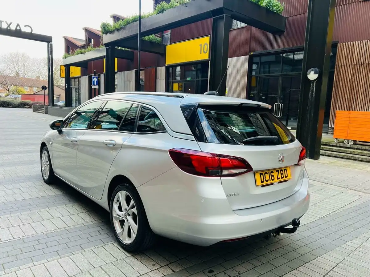 2016-vauxhall-astra-16cdti-sri-136ps-sport-tourer-auto-big-3