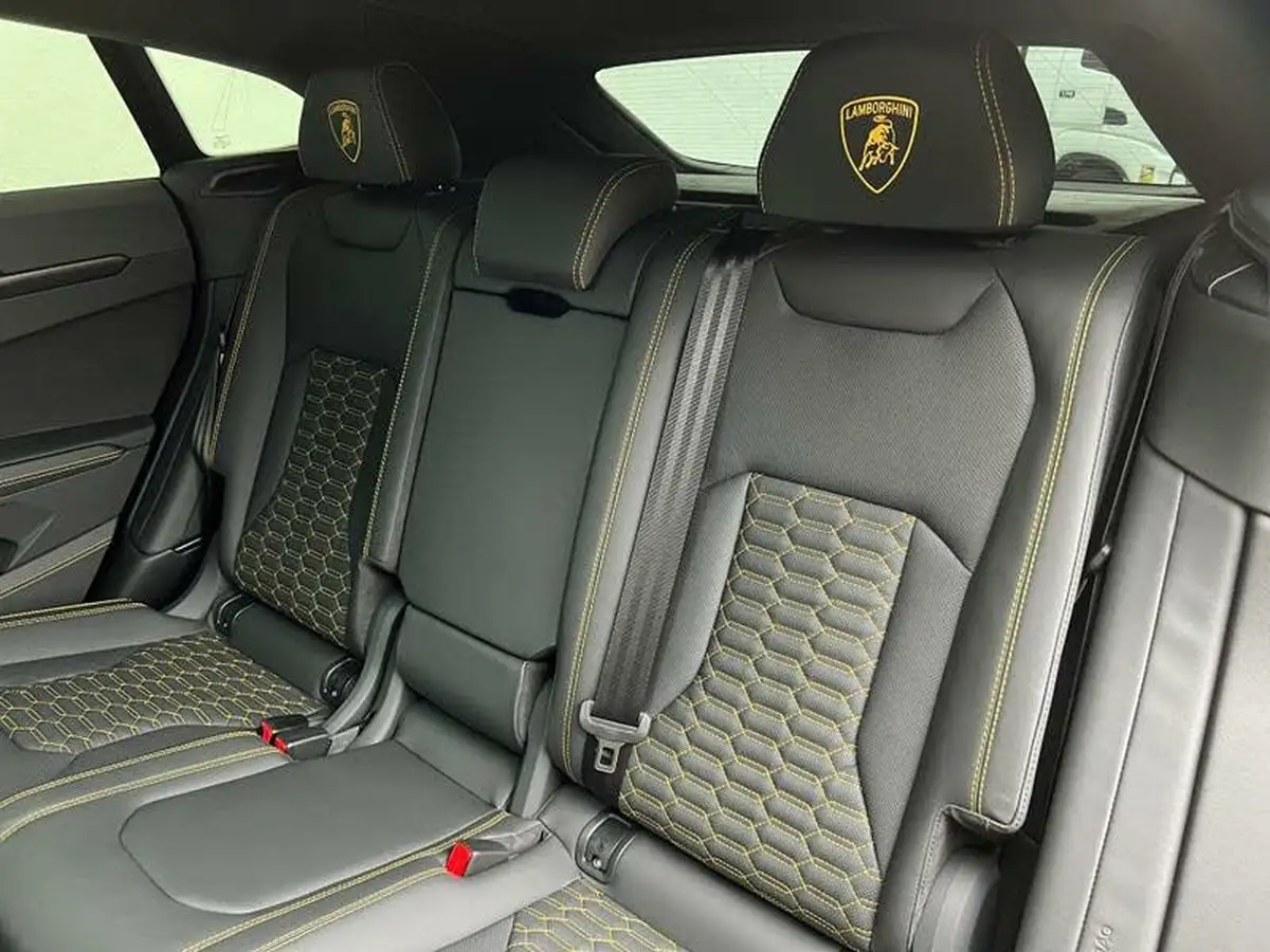 2023-lamborghini-urus-40-no-trim-big-7