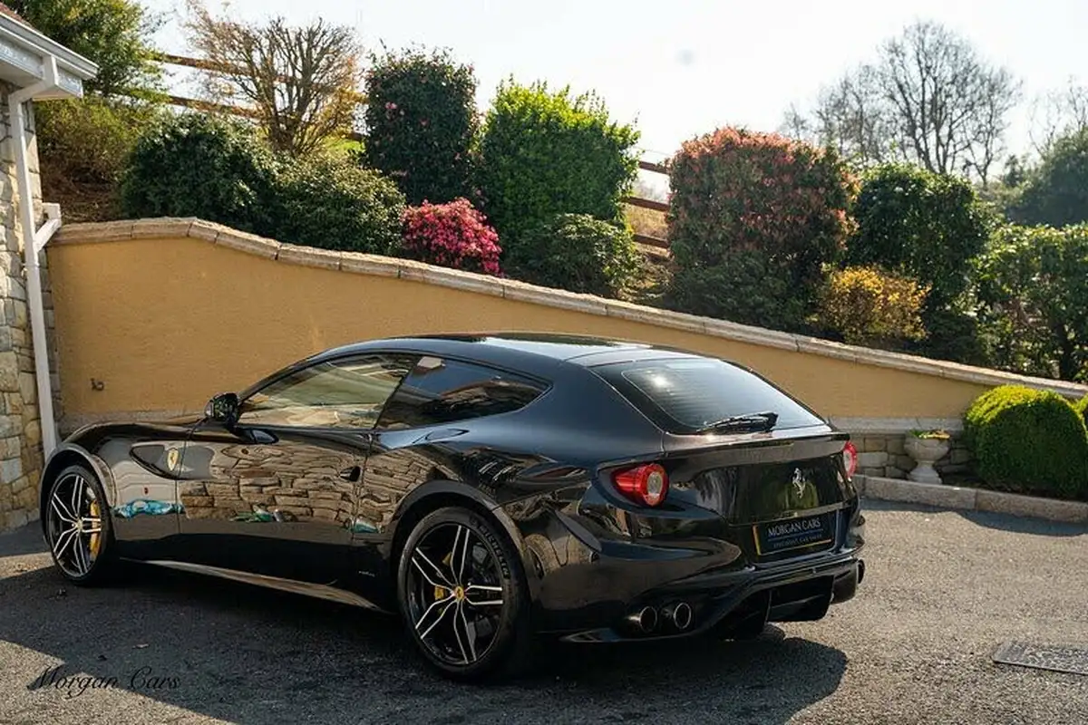2016-ferrari-ff-63-big-16