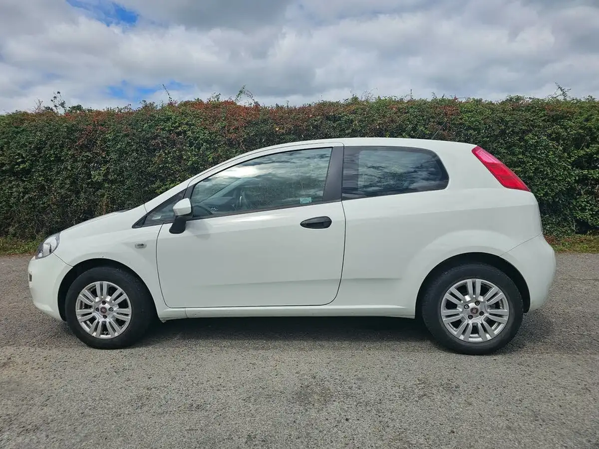 2015-fiat-punto-12-pop-3d-big-4