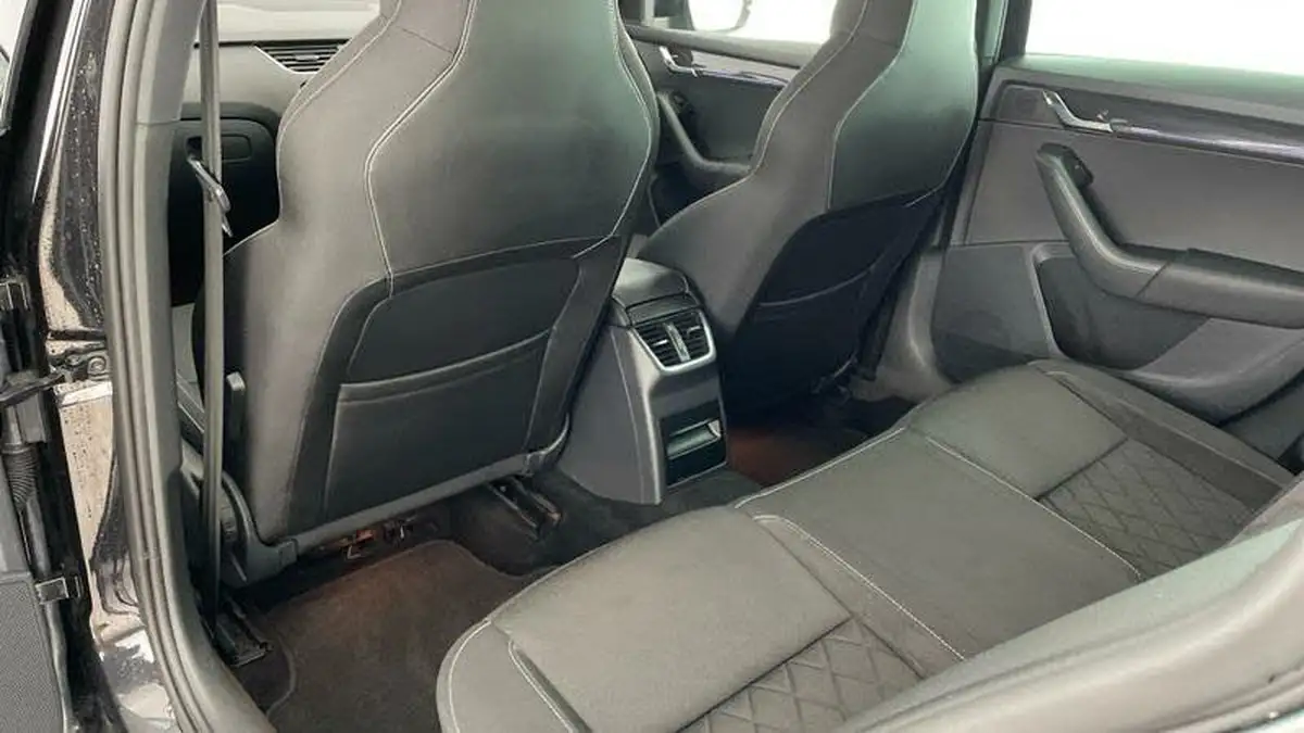 2017-skoda-octavia-20tdi-vrs-estate-dsg-big-34