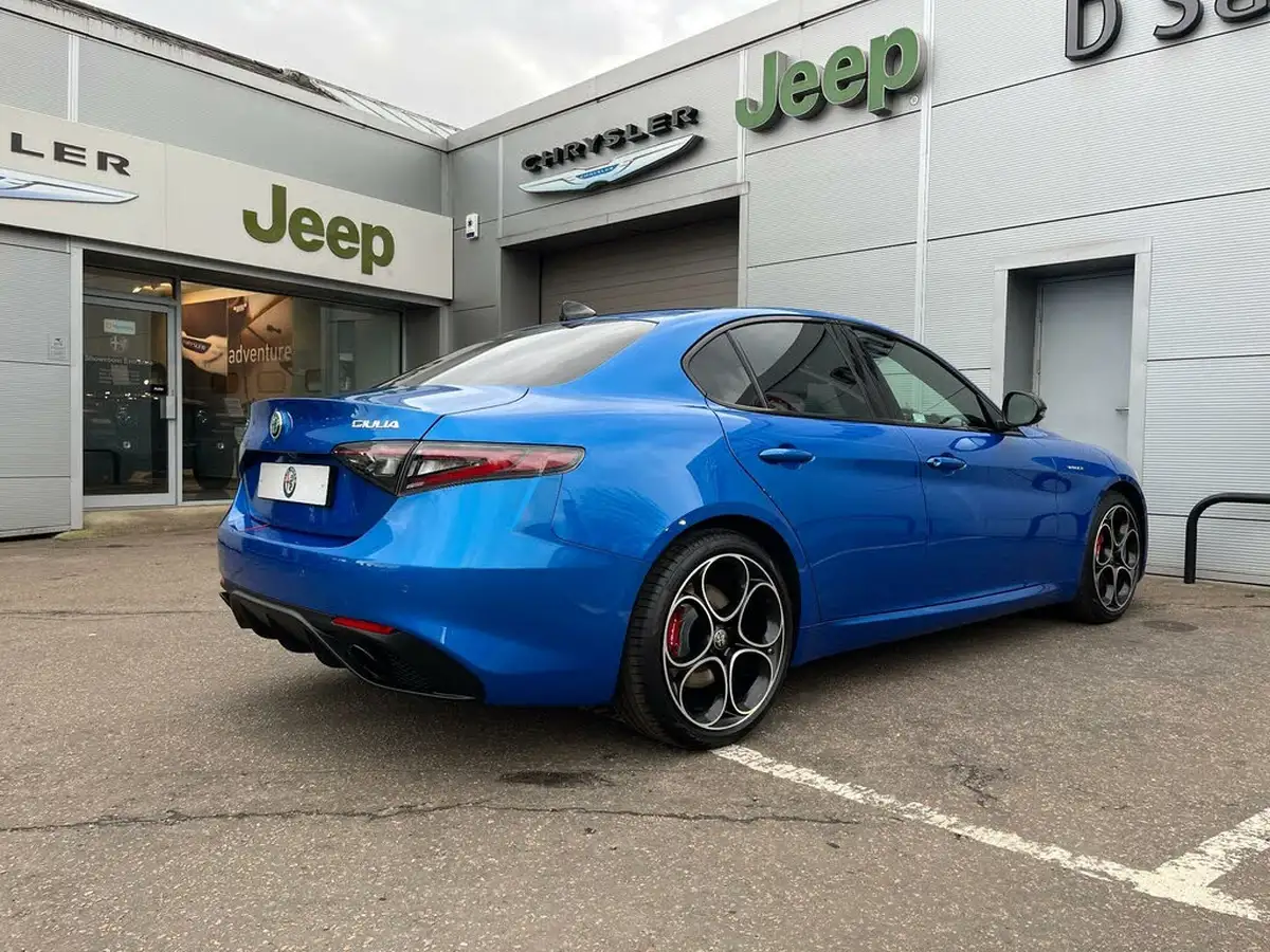 2025-alfa-romeo-giulia-20-veloce-big-9