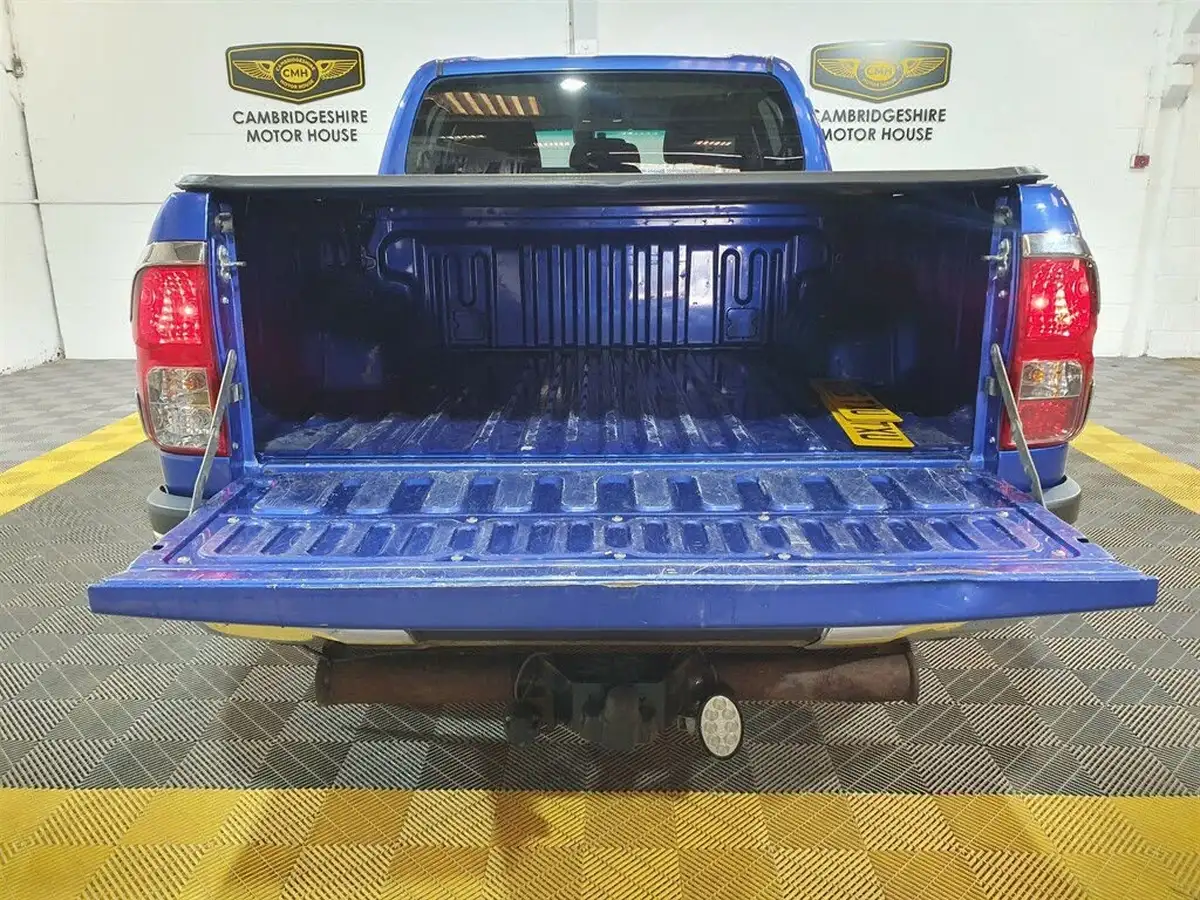 2016-toyota-hi-lux-24d-invincible-x-auto-big-7
