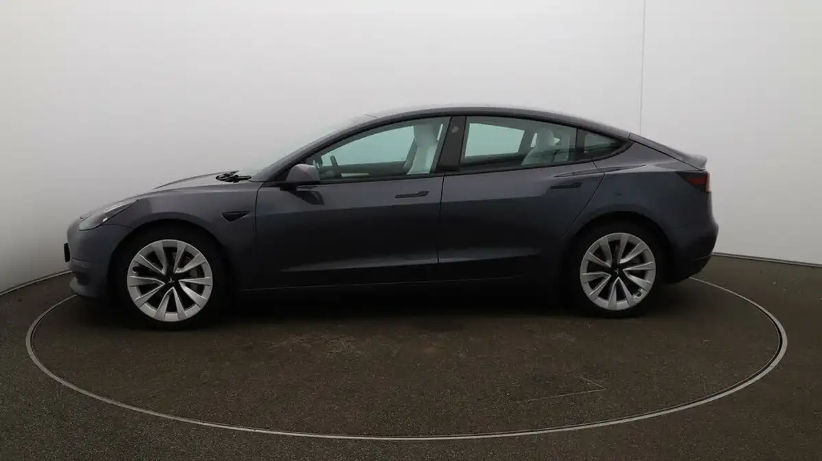 2022-tesla-model-3-e-long-range-big-4