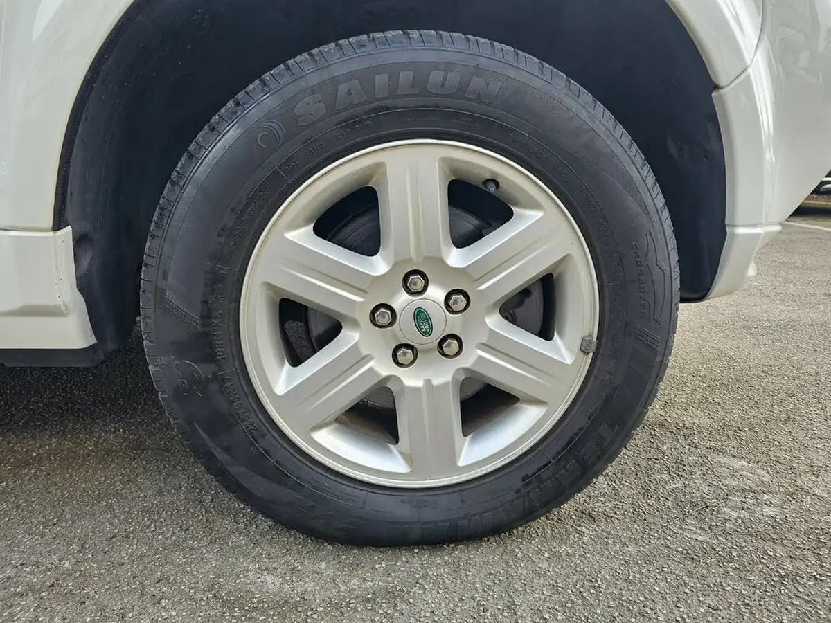 2011-land-rover-freelander-2-32-4x4-big-30
